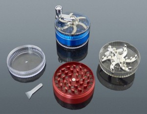 GRINDER METALOWY Z RĄCZKĄ DO KRĘCENIA 1-2126